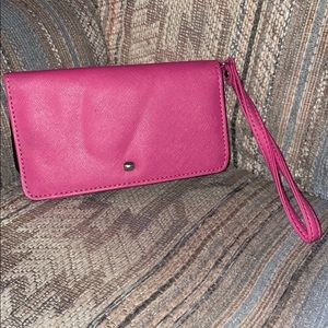 3/$20 ❤️ Pink wristlet phone case & wallet